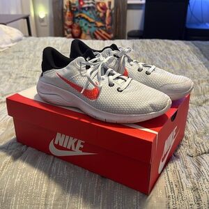 Nike men’s running shoes size 9.5